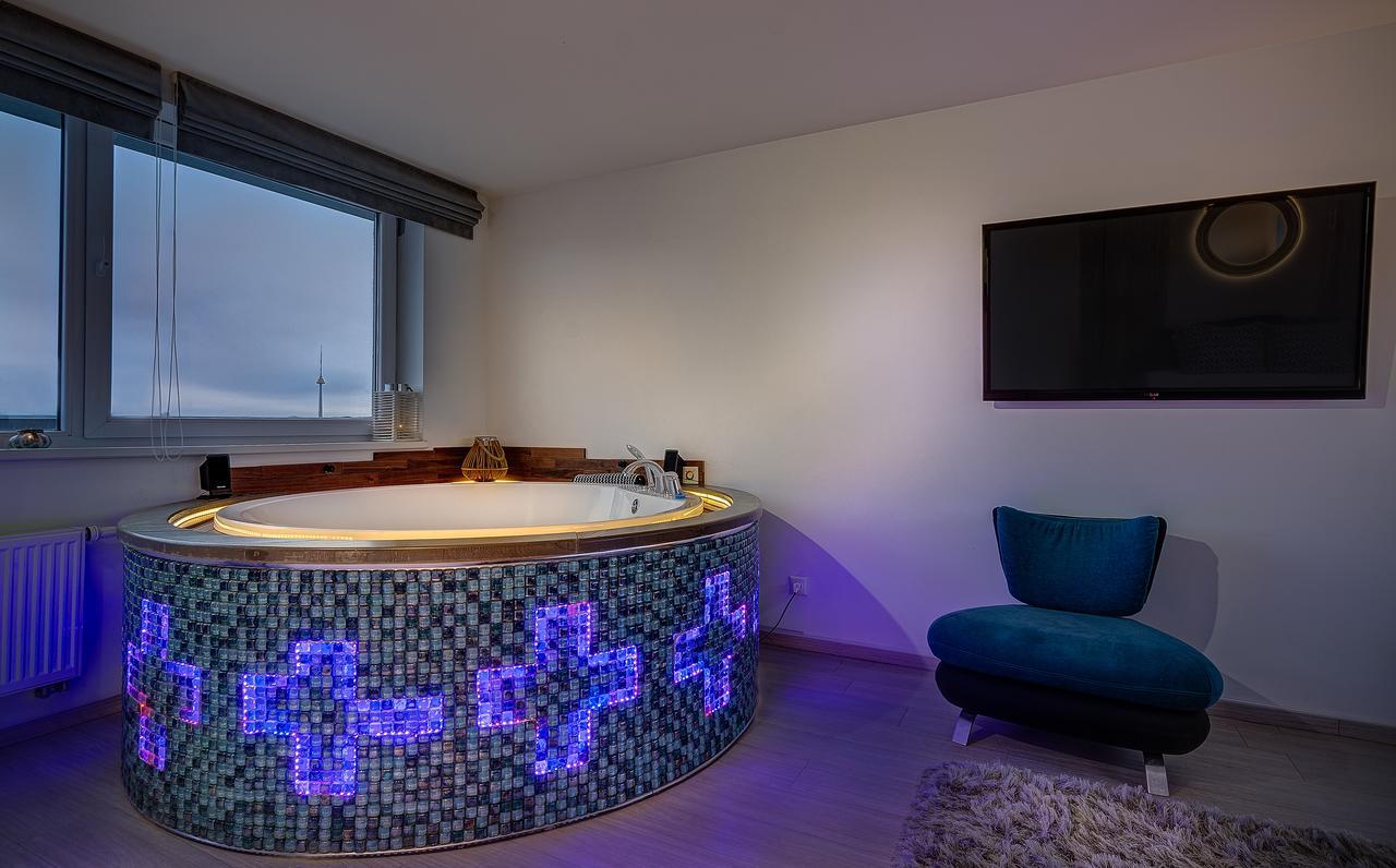 June Street Spa Apartments فيلنيوس المظهر الخارجي الصورة