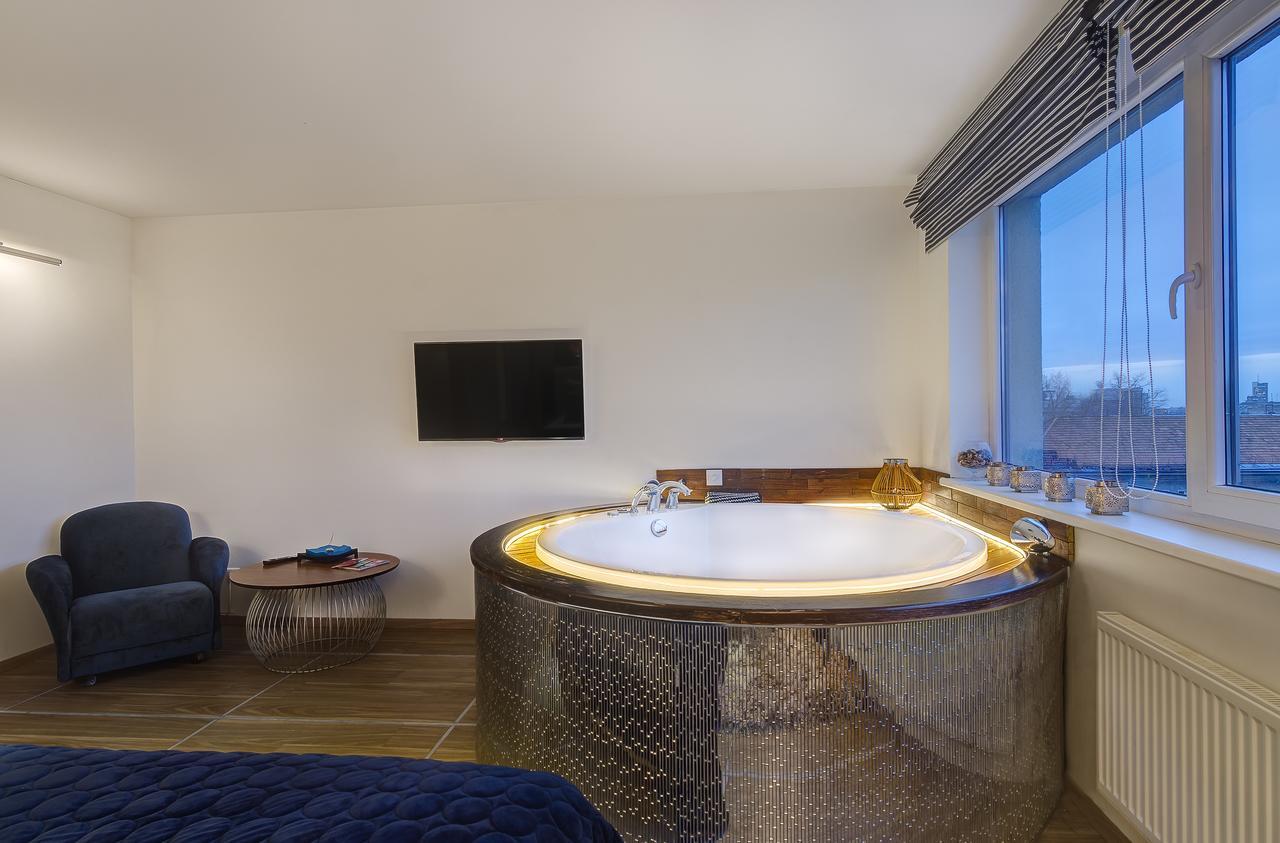 June Street Spa Apartments فيلنيوس المظهر الخارجي الصورة
